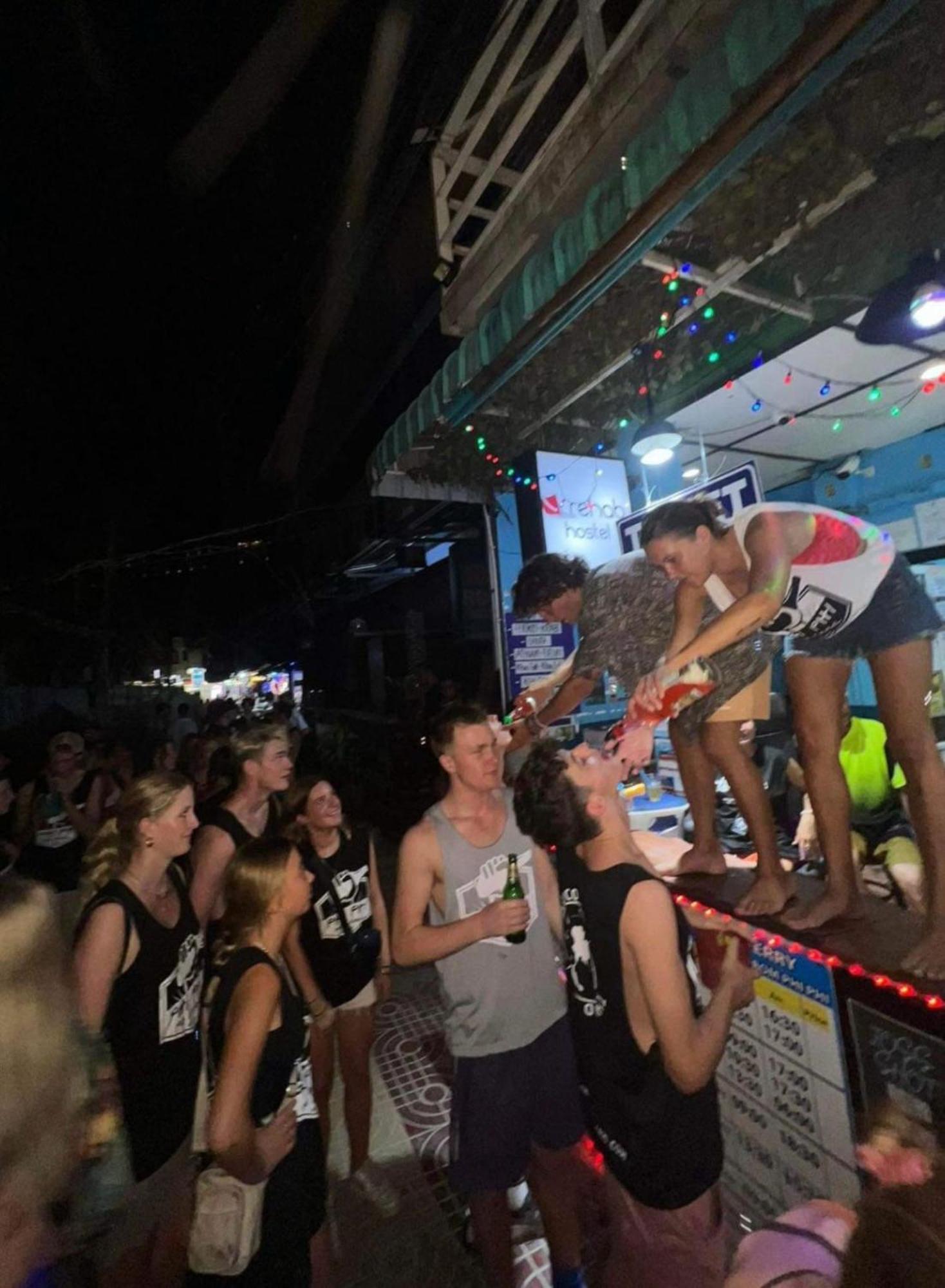 Rehab Hostel Phi Phi Don Exterior photo
